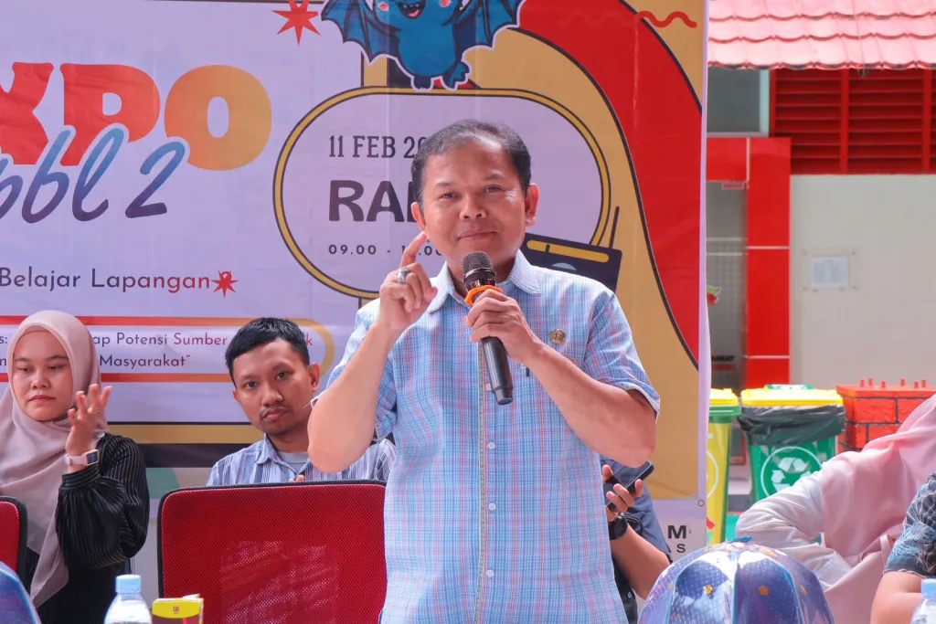 Dengan penuh keyakinan, Dekan FKM Unhas Prof. Sukri Palutturi menegaskan arah strategis PBL II sebagai model pembelajaran berbasis eksplorasi aset komunitas, memperlihatkan kepemimpinan visioner dalam mendorong mahasiswa merancang intervensi kesehatan yang partisipatif, ilmiah, dan berkelanjutan pada Expo PBL II, Rabu (11/2/2026).